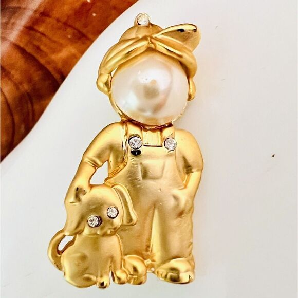 Vintage Jewelry - Vintage Brooch Boy Cap Dog Puppy Brushed Gold Tone Pearl Head Rhinestones 1208